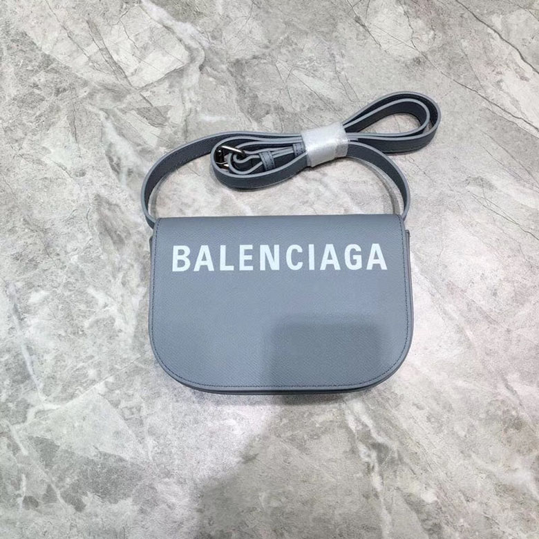 [premium] B 발렌*** 빌데이 크로스백 19CM