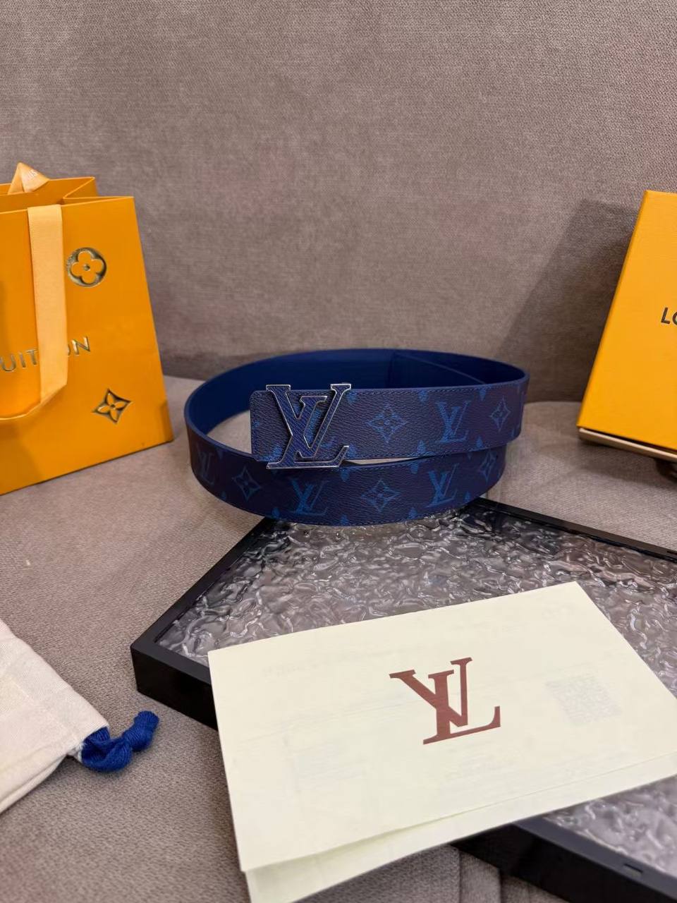 L 루이비* LV 이니셜 40MM 리버서블 벨트
